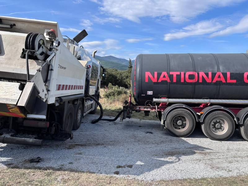 Citerne d'émulsion de bitume sur chantier 