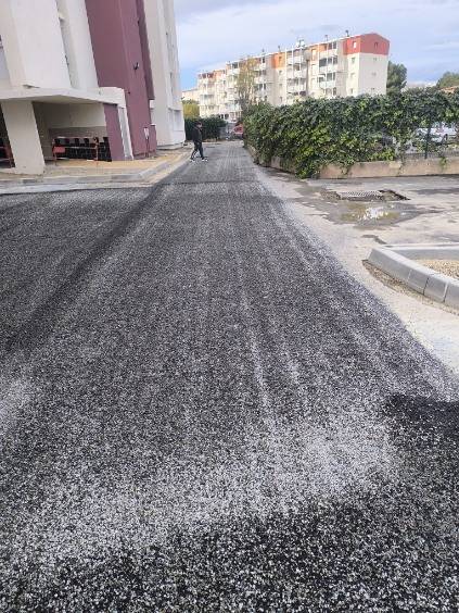 Emulsion de bitume gravillonnée par camion pata