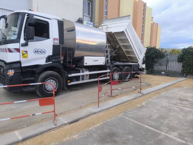 Camion pata pour chantier de goudronnage